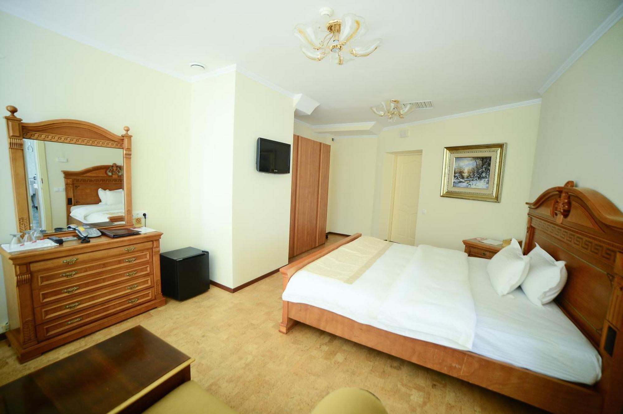 Visak Hotel 4*